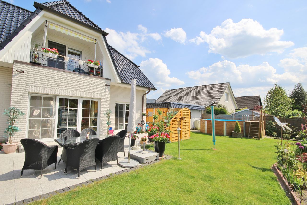 Elegante Villa mit Fernblick und Wintergarten 